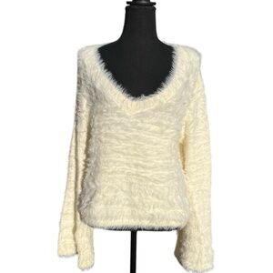 NWOT Women’s soft crème colored V Neck sweater by Boston Proper size XL